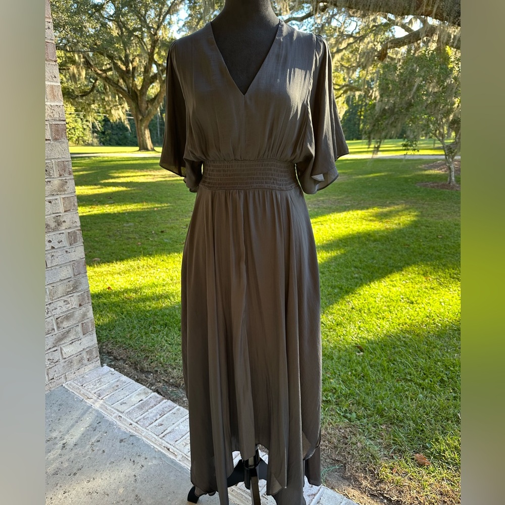 NWT - Charcoal Gray - Flutter sleeve, Ruched dress - Sz M - Smoke free home